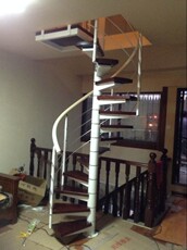Косоуры 旋转楼梯室内阁楼复式阁楼钢木楼梯家用整体别墅实木loft楼梯定制