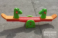 Красная пони, качели