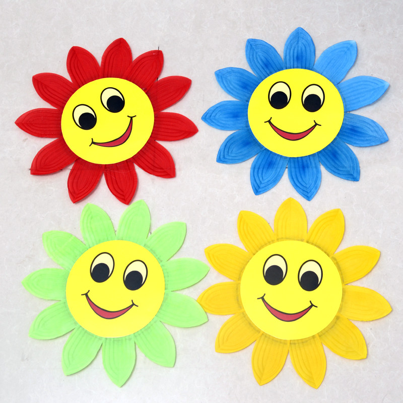 New student smiling face flowers sunflower hands Take flower kindergarten Tong Performance Games Opening ceremony Dance props flowers