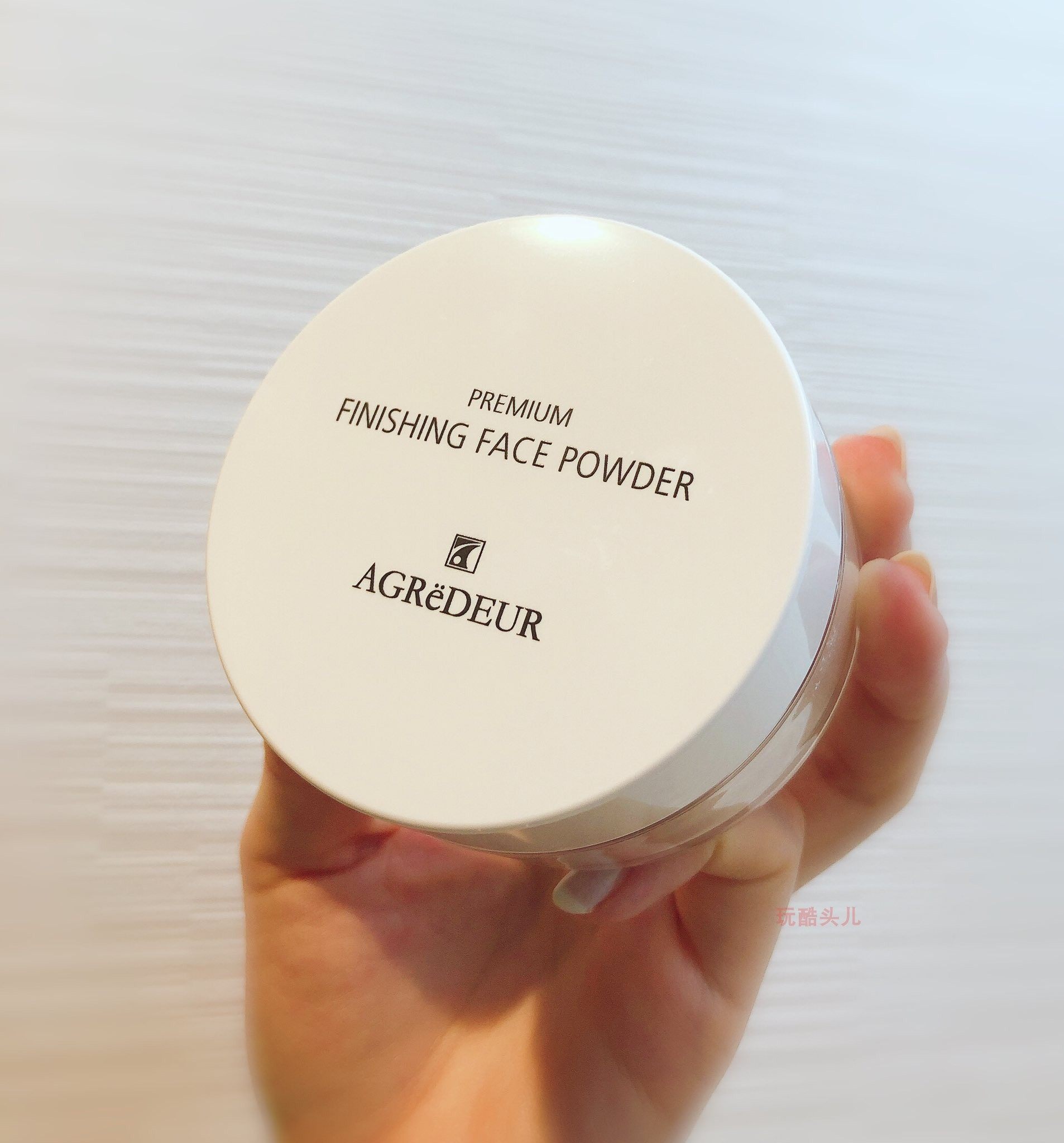 Japan's new version of the AGREDEUR honey powder light sensation granules light thin and flawless cosmetic honey powder Lord Recommend