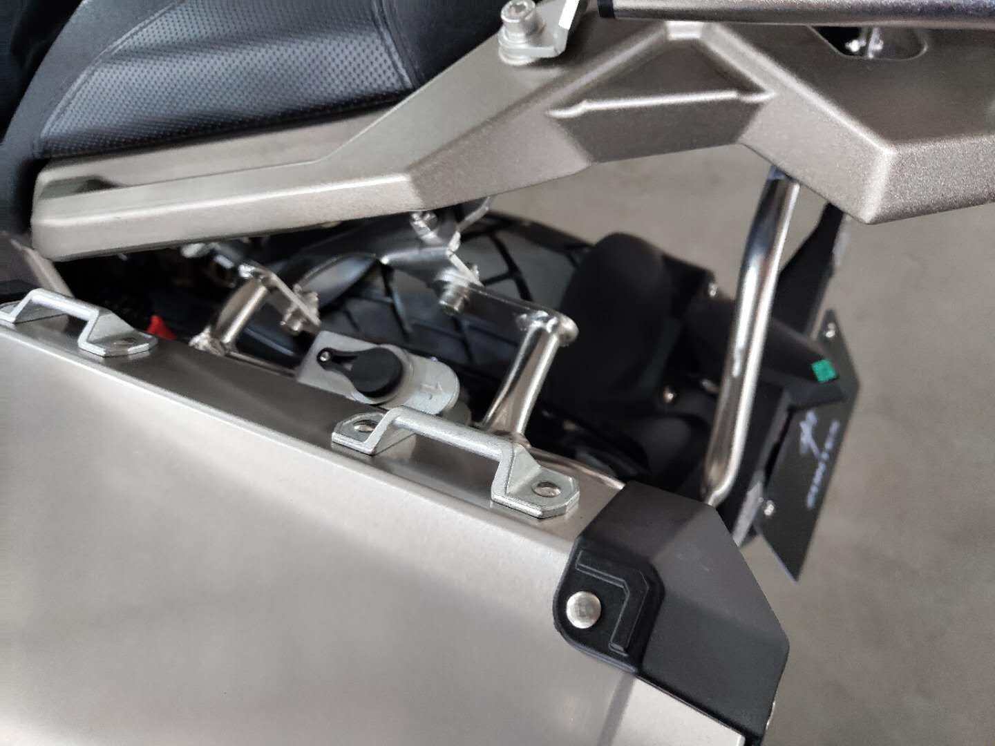 Shengshi 310T ADV bên hộp ba hộp phía sau hộp nhôm bên hộp sửa đổi kéo off-road phiêu lưu GSADV - Xe gắn máy phía sau hộp thùng để đồ xe máy