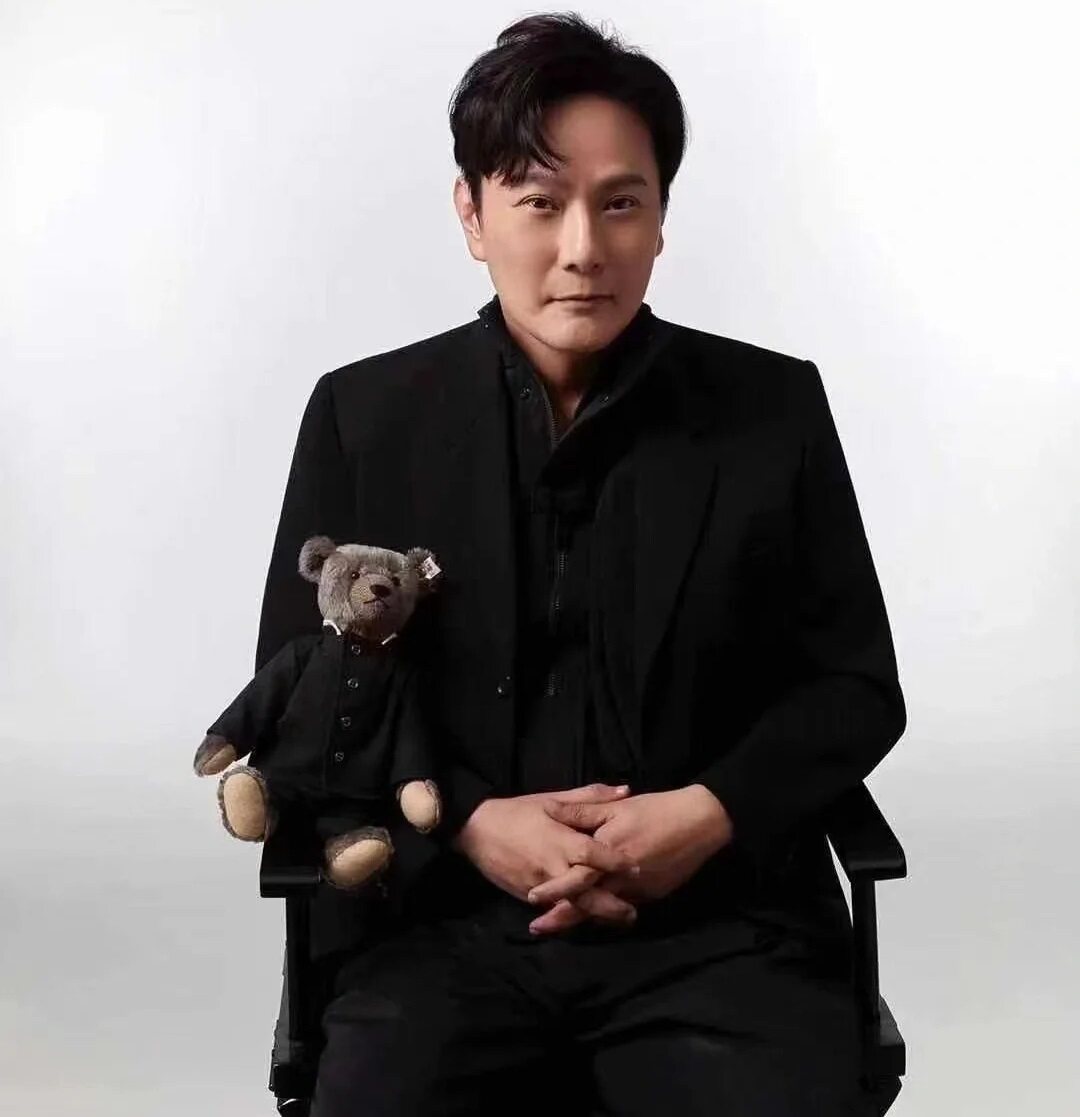 German direct mail Zhang Xinzhe with the same Steiff 006845 Richard 32cm Teddy Bear Limited Collection