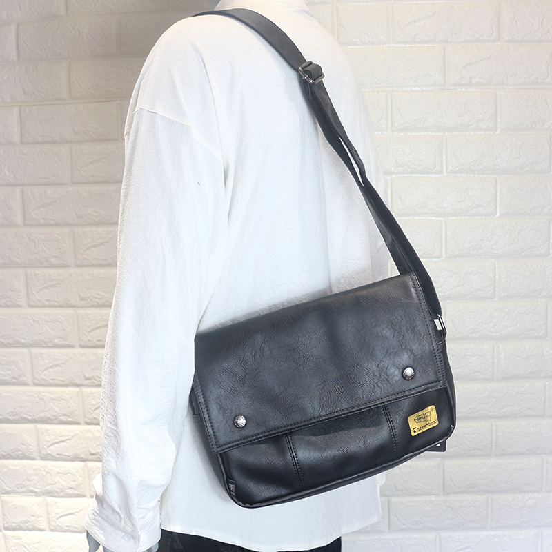 Tide brand single shoulder bag men 2022 new Korean version men's messenger bag flip fashion soft leather men's and women's casual bag large capacity