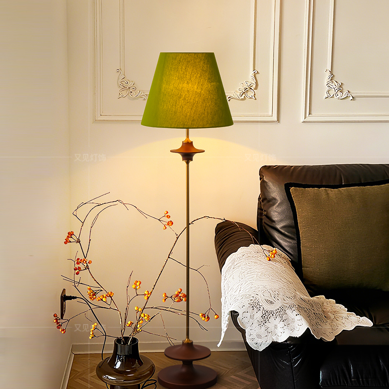 American Retro Living Room Creative Floor Lamp Next to the Sofa, Mid-Century Style Bedroom Bedside Atmosphere Designer Floor Lamp