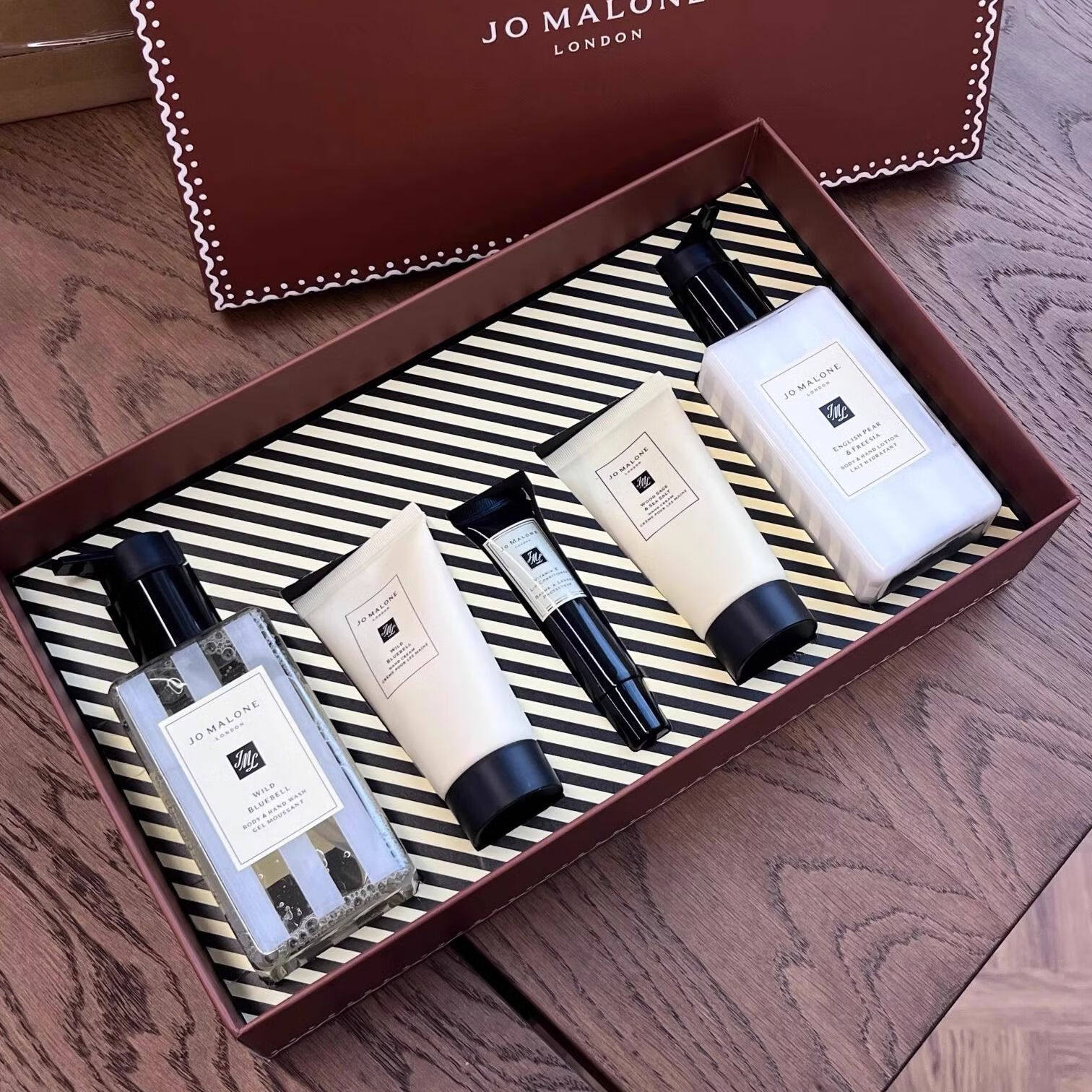 祖玛珑JOMALONE香氛五件套#沐浴露250ml#维他命E唇蜜15ml#护手霜50ml*2#润肤乳250ml