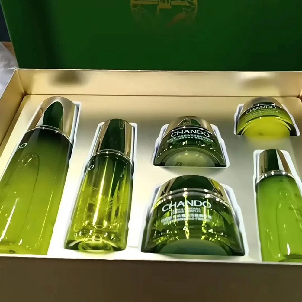 自然堂雪松精油活颜御龄奢宠礼盒 补水保湿修护紧致抗衰1280套盒
