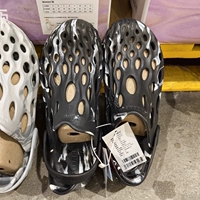 Черная мужская модель для взрослых. Рекомендуется заказывать на размер меньше.