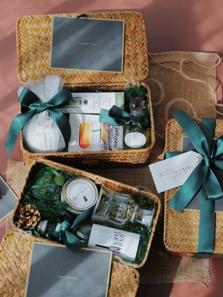 Wedding groomsman companion gift female bridesmaid wedding high-end return gift gift box set towel creative Christmas gift