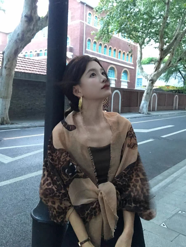 (Ring Velvet) Leopard Print Shawl Scarf, Fashionable Light Luxury Thin Cardigan, Outerwear for Air-Conditioned Rooms