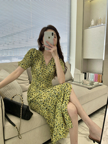 Vis gold v-collar French retro floral dress female summer waist slim irregular skirt design niche skirt