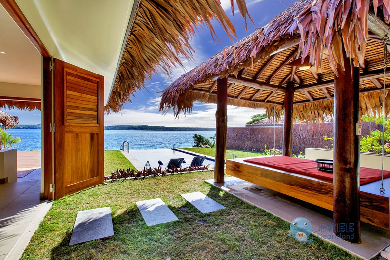  17.Deluxe Waterfront Daybed.jpg