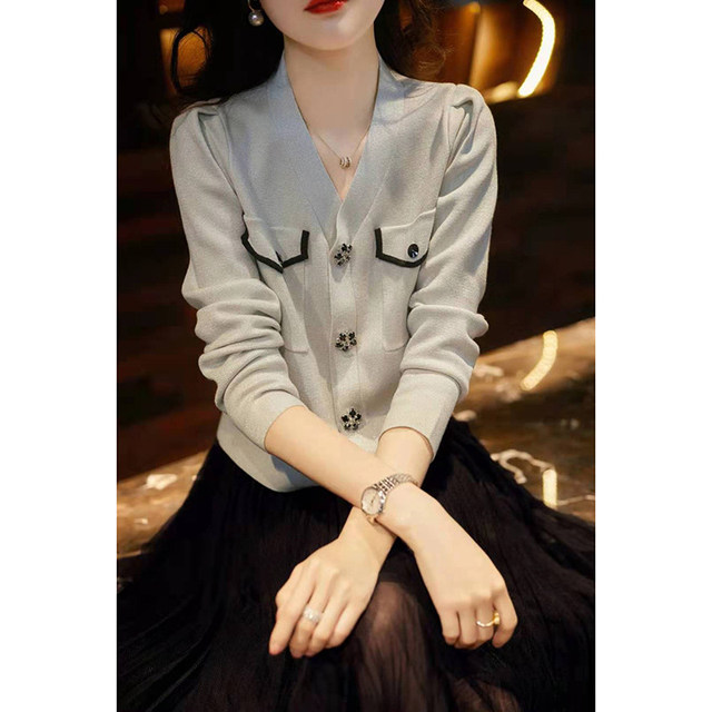 Autumn 2022 new style small fragrant flower V-neck short top gentle wear knitted cardigan jacket women