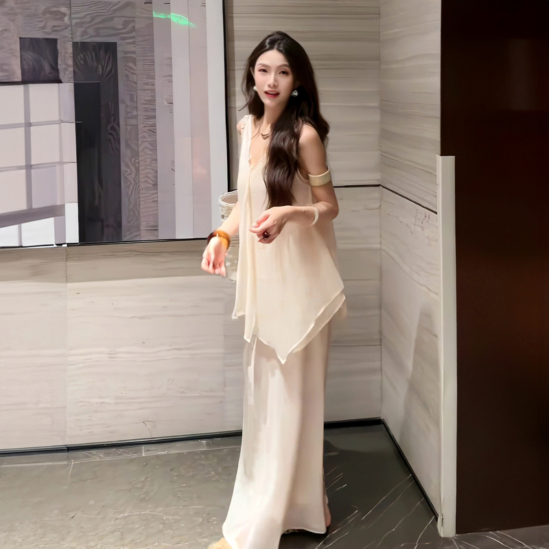 Irregular Ribbon-Trimmed Sleeveless Shirt with a Stylish Design for Women + High-End Skirt, a Beautiful Early Spring Outfit Set Irregular Ribbon-Trimmed Sleeveless Shirt with a Stylish Design for Women + High-End Skirt, a Beautiful Early Spring Outfit Set