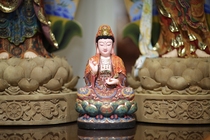 Fragrant Camphor Wood Painted Guanyin Buddha Statue of the Buddhas home An acoustic Bodhisattva sitting like a hand-carved color plotter size can be set