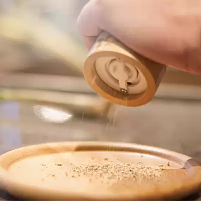 Kitchen seasoning bottles and cans wooden pepper pepper grinder manual rotation Infant non-staple food production storage 2019