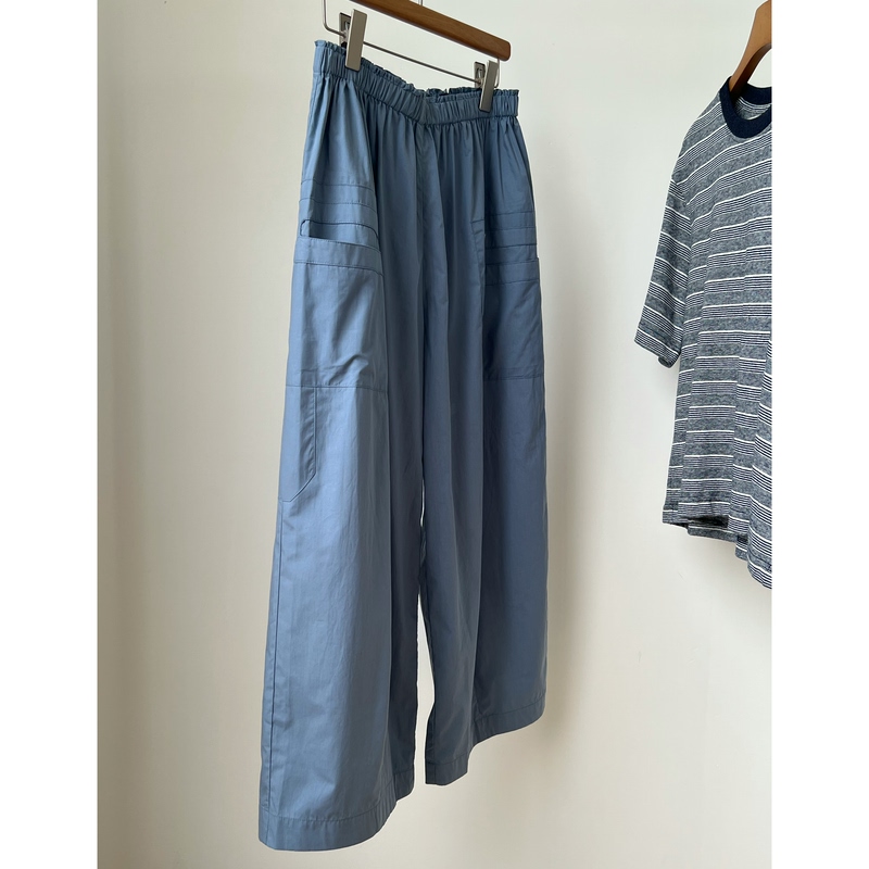 Keep It for Yourself, No D-Rated Recommendation!! Gray-Blue Cropped Pants Made of 100-Count Long-Staple Cotton, Loose Wide-Leg Style Keep It for Yourself, No D-Rated Recommendation!! Gray-Blue Cropped Pants Made of 100-Count Long-Staple Cotton, Loose Wide-Leg Style