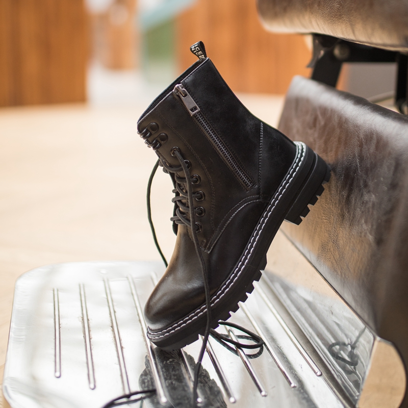 Lacquer steps Forest Inlenty wind thicken calf leather Martin boots woman 2021 Winter new 100 lap flat-bottomed handsome short boots T