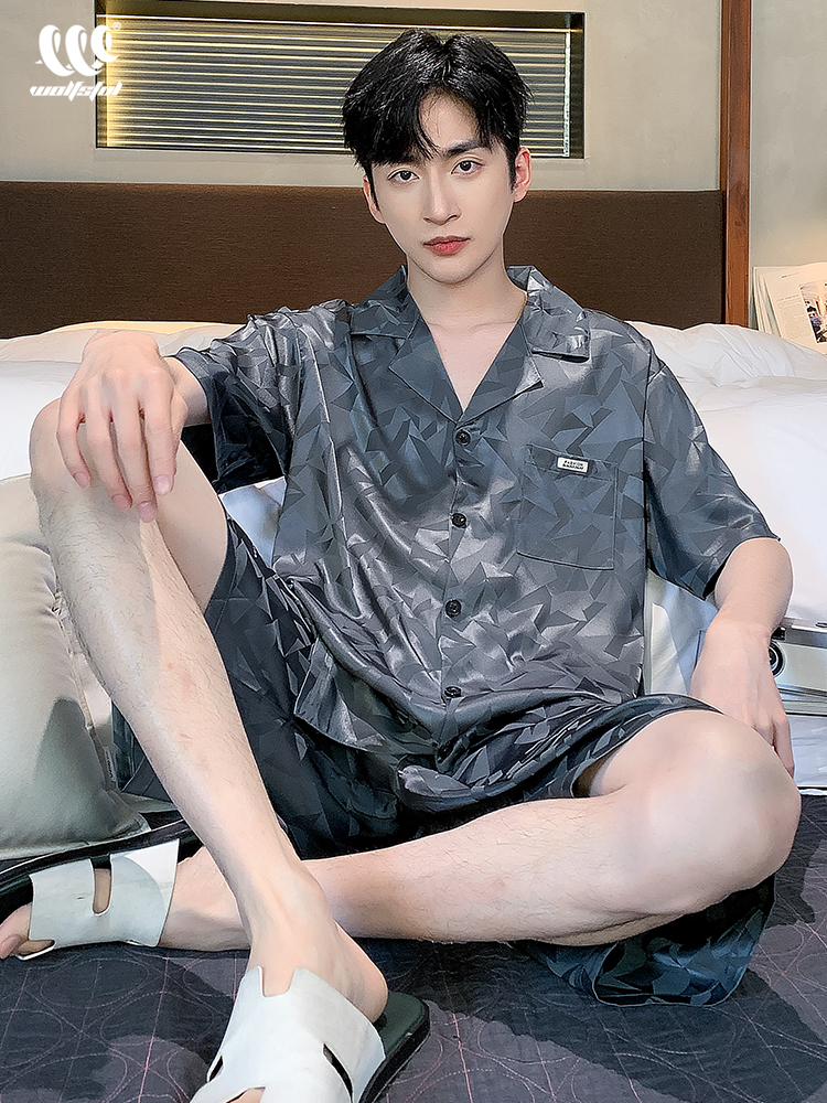 <!--睡衣男士夏季薄款冰丝短袖钻石图案奢华丝绸大码男轻奢家居服套装-->