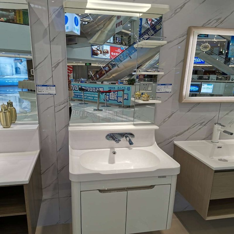 Silver crystal bathroom with a silver crystal