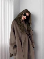 Темно коричневый