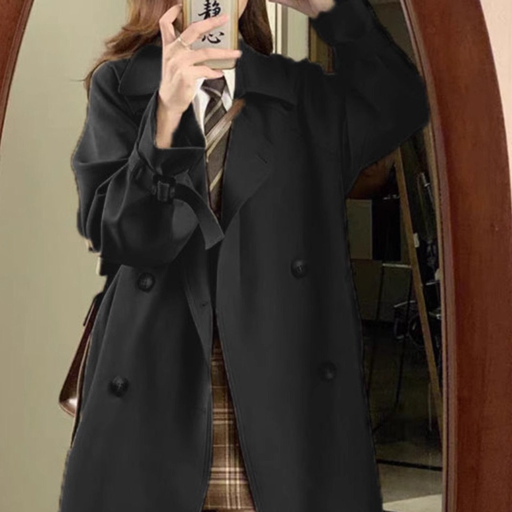 レディースミドル丈ブラックトレンチコート、韓国風、洗練されたルックス、2025年春秋、膝上丈、英国風、小柄な体型向け。