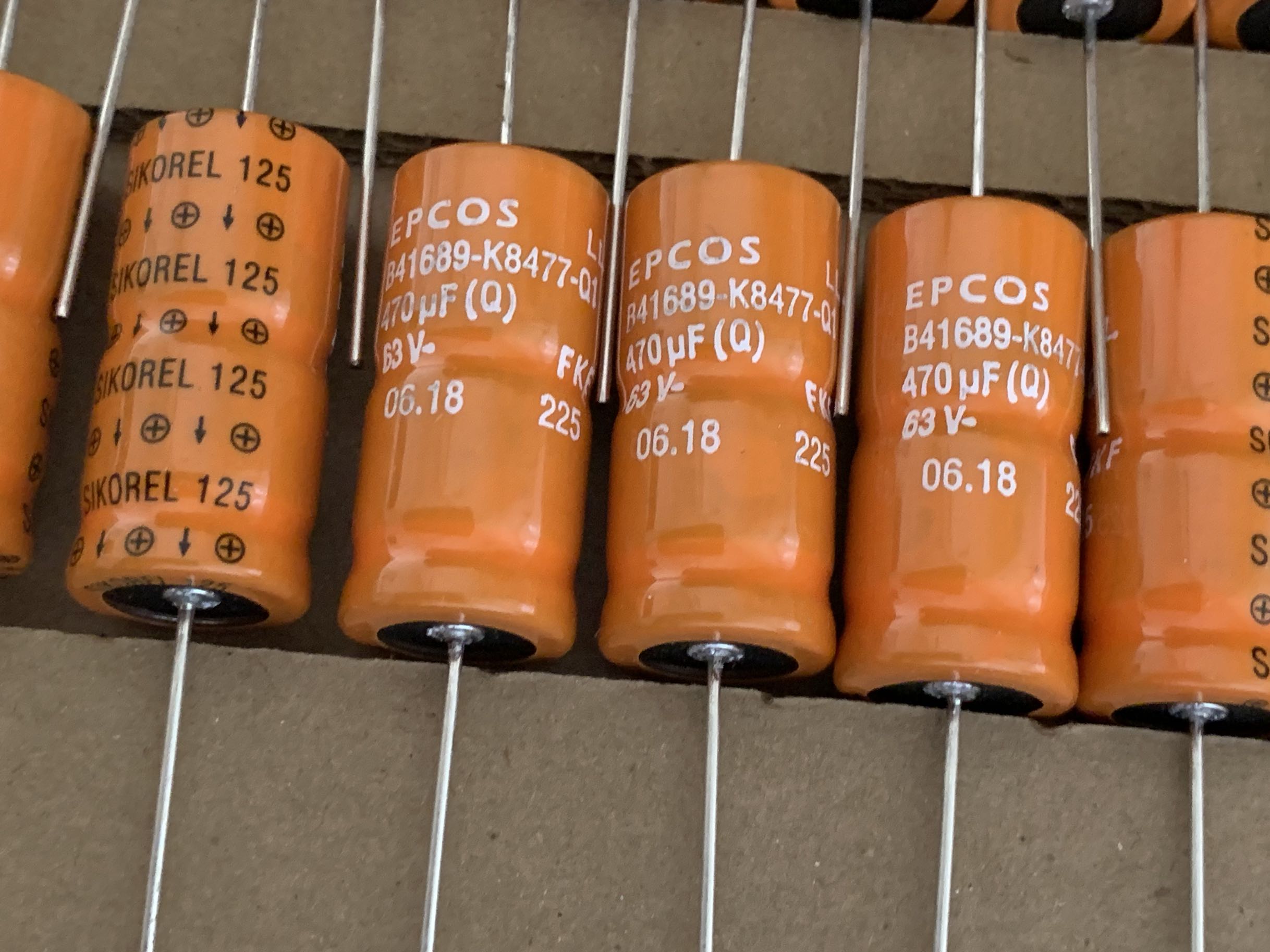 B41689K8477Q163V470UFAXIAILEAD16X35mm