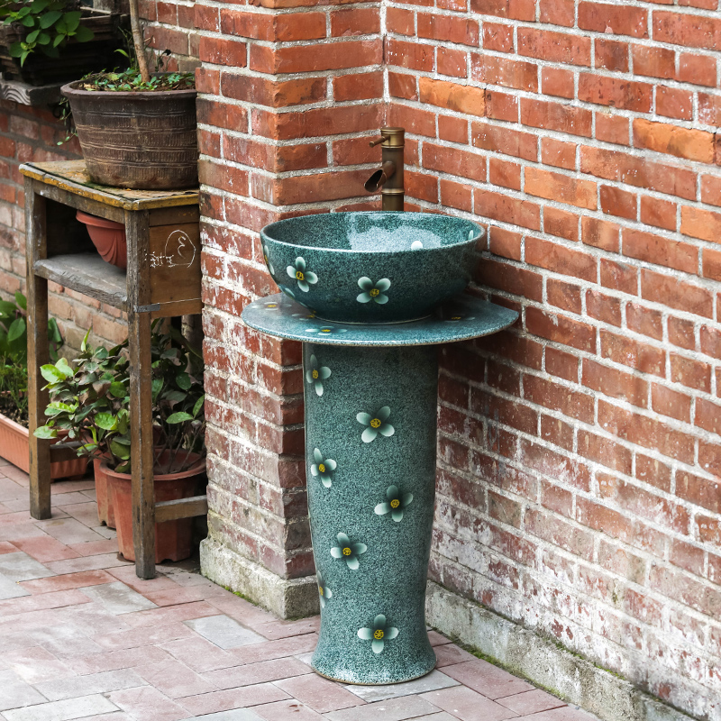 The sink ceramic basin of pillar type column art one floor balcony is suing toilet The pool that wash a face basin