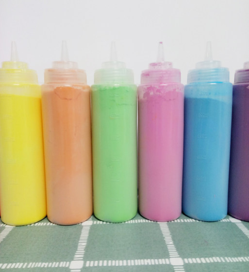 Color corn flour squeeze bottle rainbow running color running powder spray bottle color road running powder spray bottle spray pot spray bucket