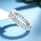 Платиновое обручальное кольцо, с драгоценным камнем, белое золото 18 карат, инкрустировано бриллиантами