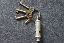 China Quanzhen made the old Hong Kong concession copper-plated nickel-plated police whistle deer mark trademark four old keys a string ZZ 4