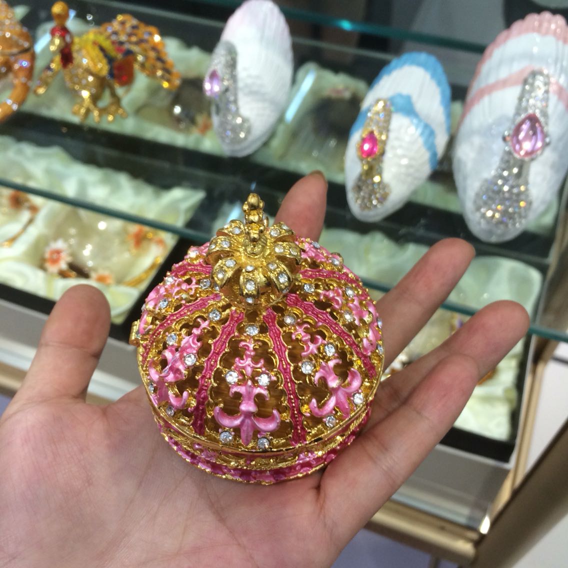 Spot Russian Delicate Hollowed-out Princess Crown Crystal First Accessories Box Gift Caixi Photography Props Hem