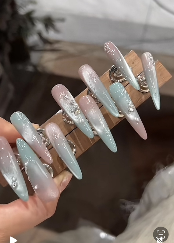 High-Quality Handmade Spring and Summer Light-Enhancing French Smile Cat-Eye Cp Pink-Blue Gradient Wearable Nails, Removable