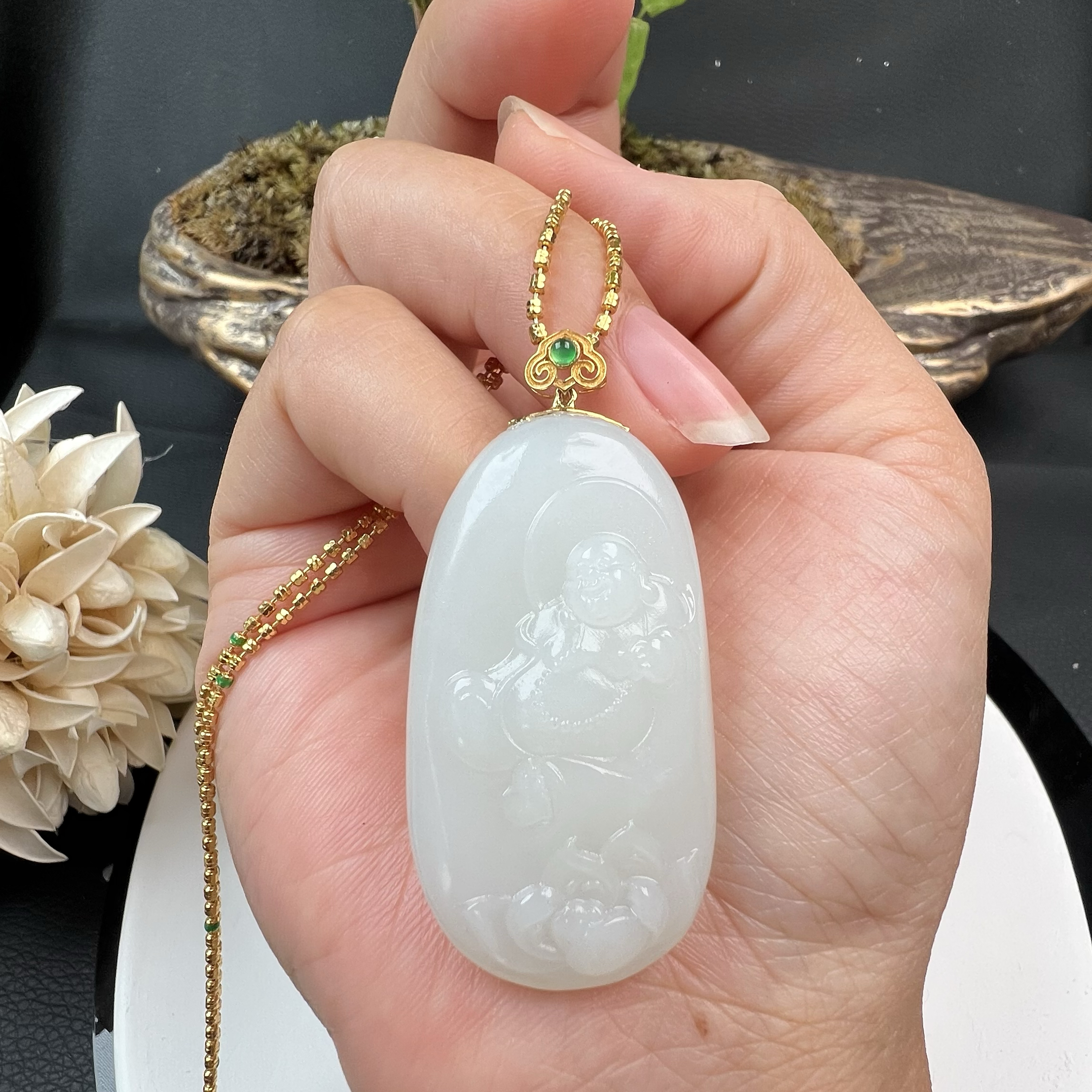 指尖上的虔诚：18K金卷云纹佛公戒触动心灵之美