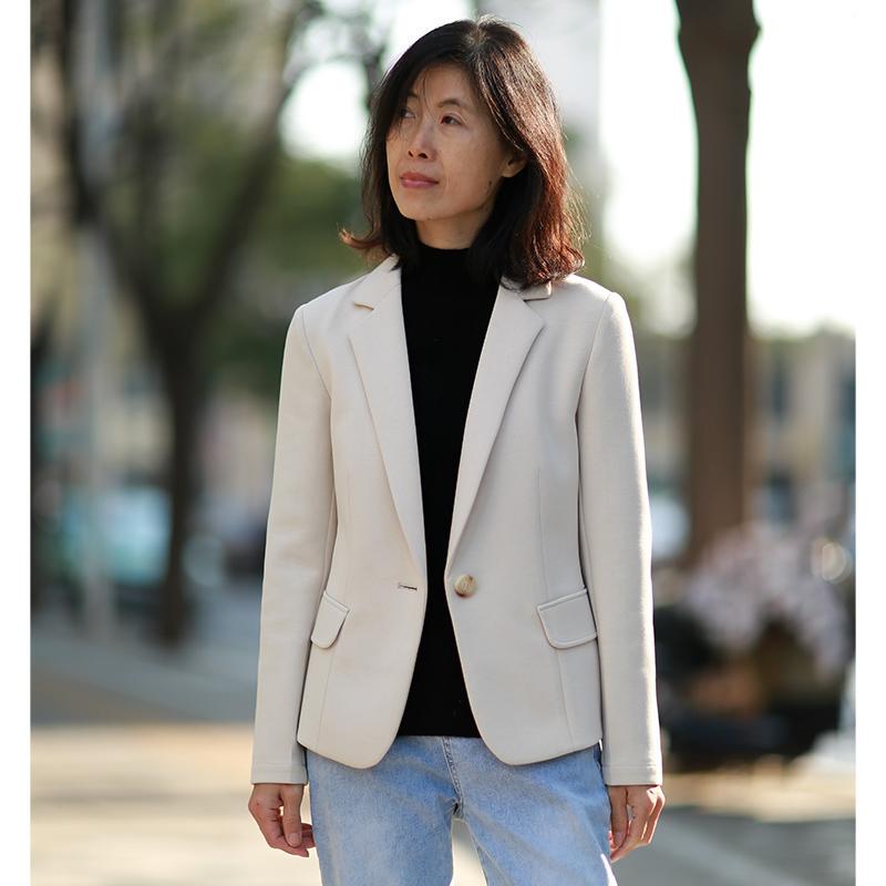 Women's Short Blazer, Classic Business Formal Wear, Single-Layer Drapey Knit, Slim-Fit Waist-Cinching Stretch Suit for Commuting Women's Short Blazer, Classic Business Formal Wear, Single-Layer Drapey Knit, Slim-Fit Waist-Cinching Stretch Suit for Commuting
