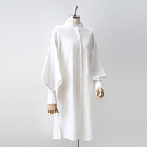 Middle - long white snow - spinning shirts 2022 Spring and Autumn loose lantern sleeves with a vintage skirt