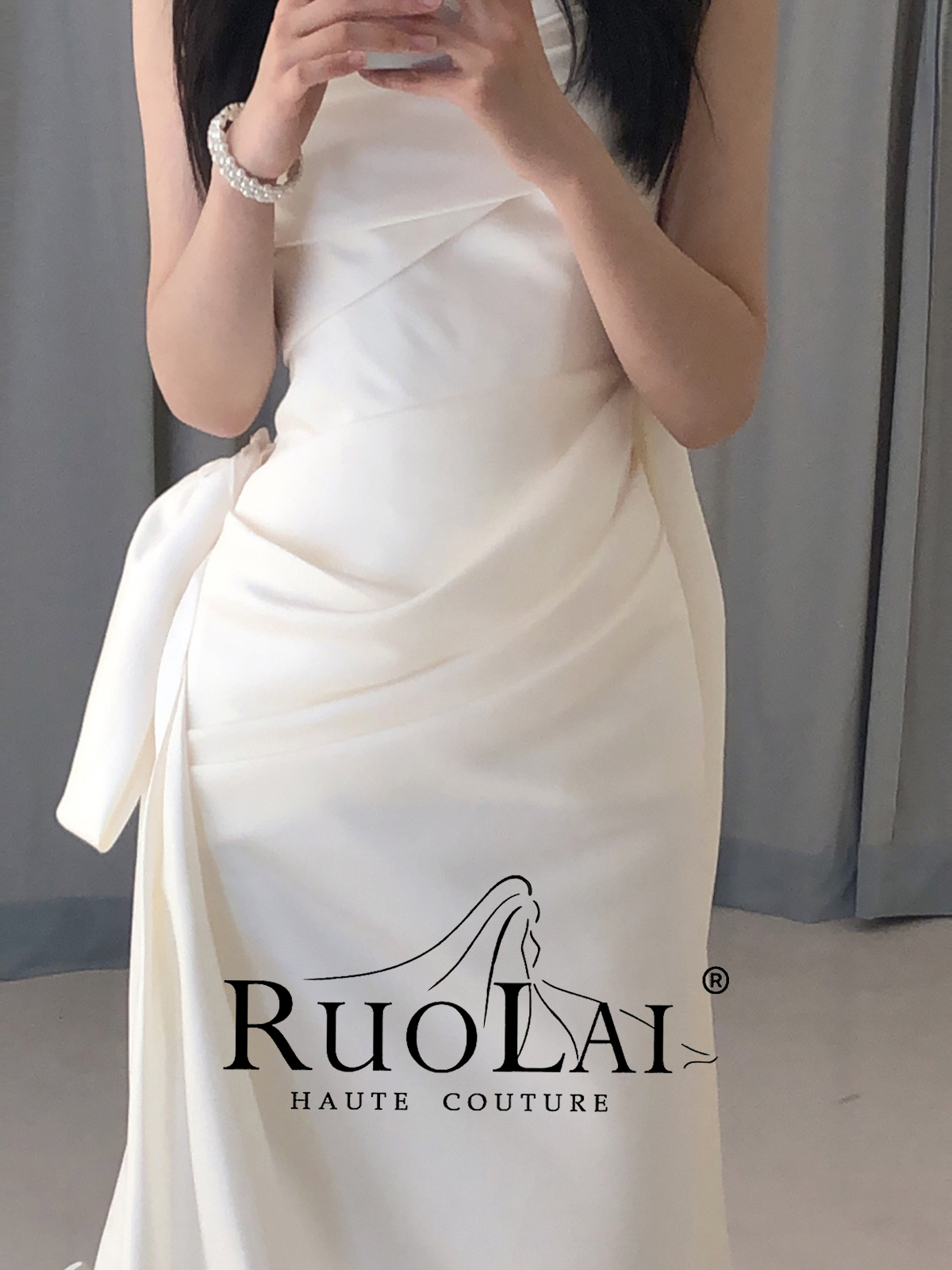 Suspender satin light wedding dress French high -grade Mika multi -side split -back small trailer light luxury niche gauze Suspender satin light wedding dress French high -grade Mika multi -side split -back small trailer light luxury niche gauze