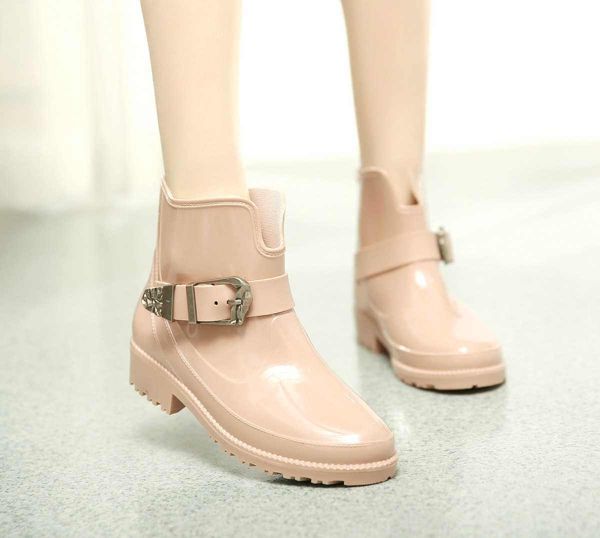 2021 new women's simple summer women's rain boots fashion modern Korean version trend ins wind rubber shoes waterproof light