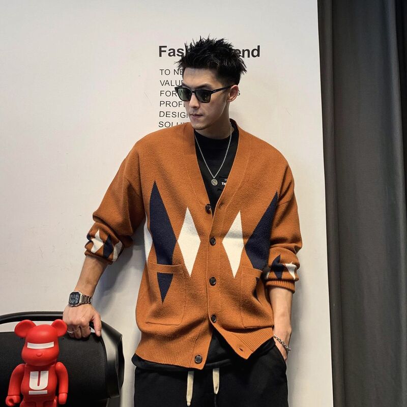 Spring and Autumn Loose-Fitting American Retro Diamond-Patterned Collarless Cardigan Sweater Jacket for Men, Versatile and High-End Knitwear for Men Spring and Autumn Loose-Fitting American Retro Diamond-Patterned Collarless Cardigan Sweater Jacket for Men, Versatile and High-End Knitwear for Men