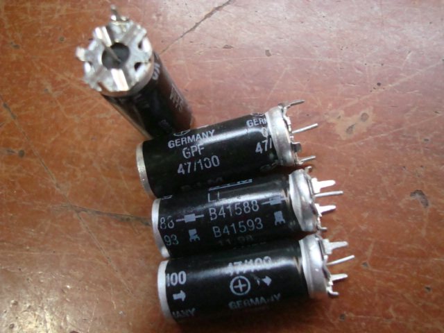 Old Germany Siemens S M 100V 47UF Antique capacitor 12 * 31 Intermediate foot is the anode