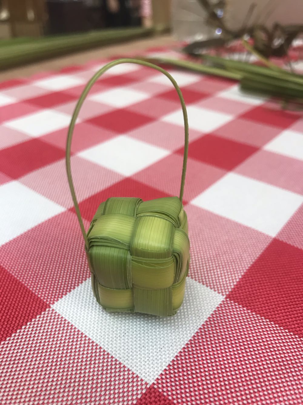 Brown weaving sealed box fresh material production creative manual work kindergarten work grass rattan