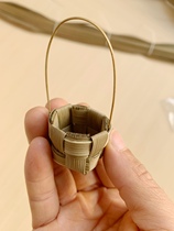 Brown straw micro hand basket basket air-dried green palm leaf production primary school students handicraft class homework classroom practice