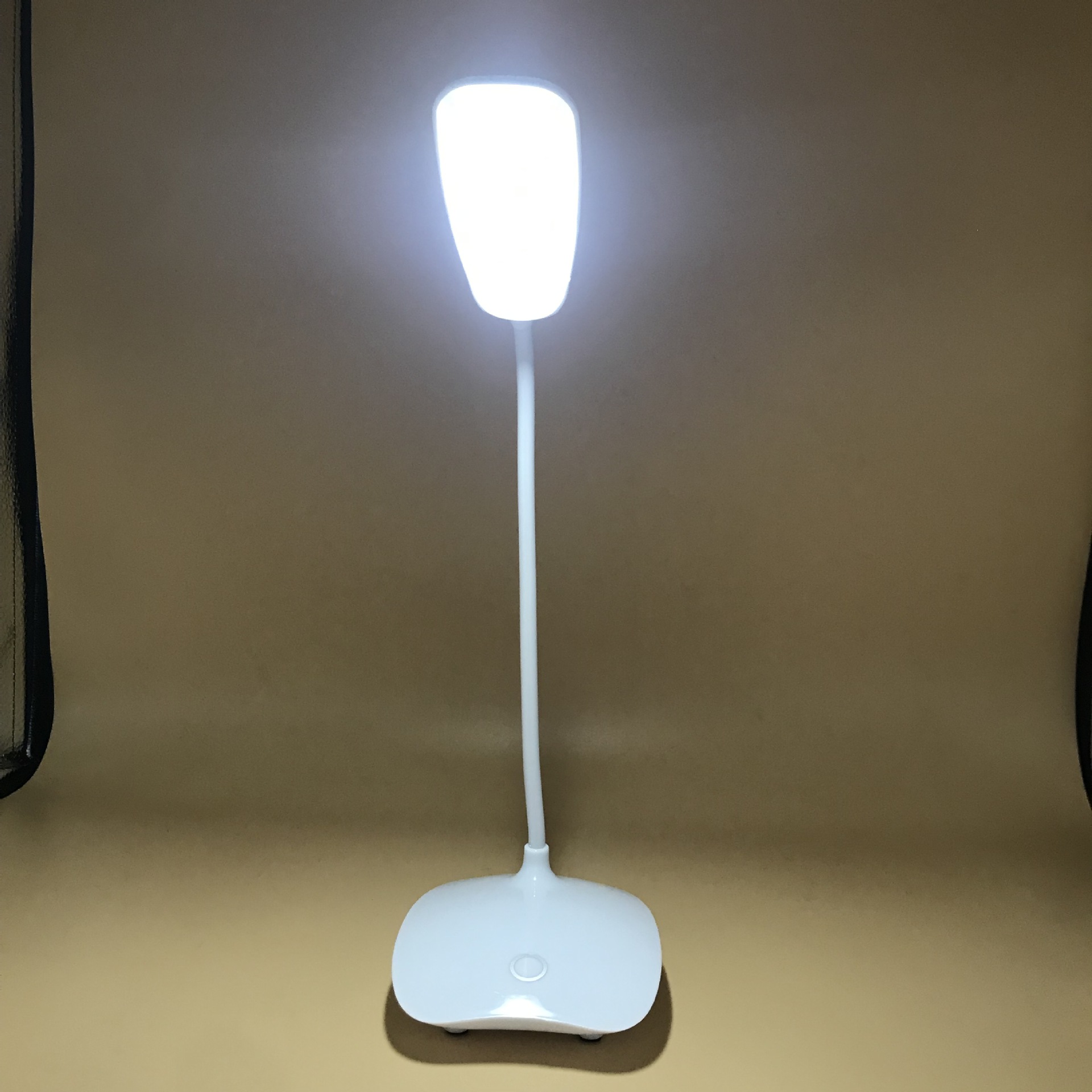 Desk lamp LED eye protection USB plug-in desk lamp Porcelain saw special small desk lamp
