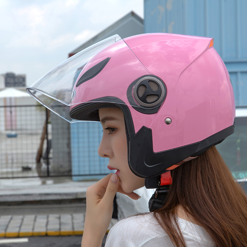 девушка в шлеме. шлем bmw helmets. большие шлемы женщины. девушка в шлеме. шлем wildside с визором велосипедный.