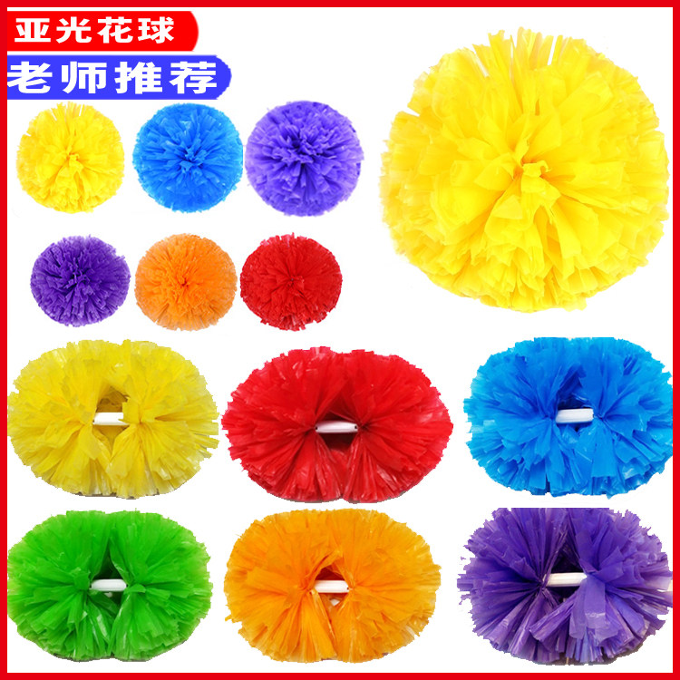 陝西省西安市雅光チアリーディングチームによるポンポン付きハンドダンスパフォーマンス