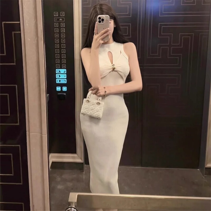 Elegant Banquet-Style Slim-Fit Sleeveless White Stretch Knit Bodycon Long Dress with Cut-Out Details Elegant Banquet-Style Slim-Fit Sleeveless White Stretch Knit Bodycon Long Dress with Cut-Out Details
