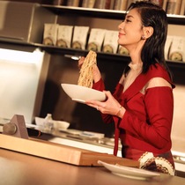 Taiwan Chen Yihan recommends Jia Jingwens noodles to eat the daily burning of pepper and Pepper Noodles.