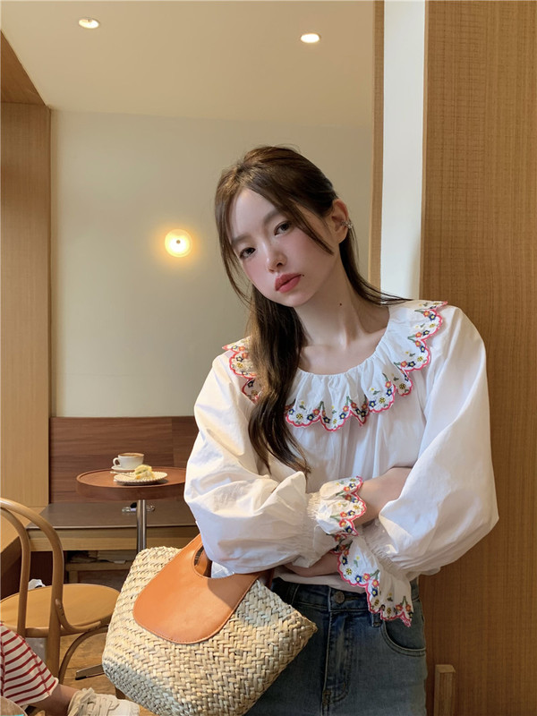 2026 Spring New Vintage Sweet Doll Collar Heavy Lace Ruffle Embroidered Top Floral Shirt for Women Trendy