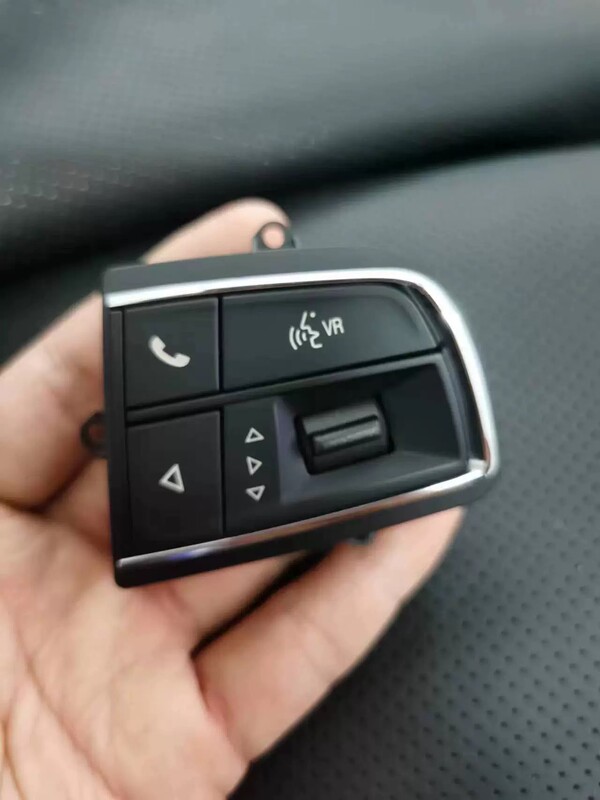 Maserati Quattroporte Steering Wheel Control Buttons