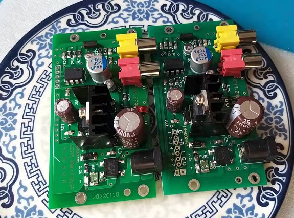 Nintendo Nintendo's original loaded red white machine FC to transform AV output BNC