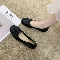 Small Square Studio Womens 2024 New Versatile Womens Spring and Summer Internet Celebrity One-Step Black Women